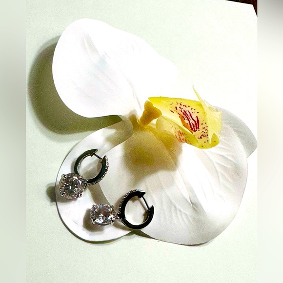 New KATE SPADE brilliant CZ earrings - Picture 4 of 4